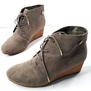 Dr. Scholl's Lace Up Wedge Boot 9.5 Taupe Faux Suede Dressy Comfort Ankle Bootie